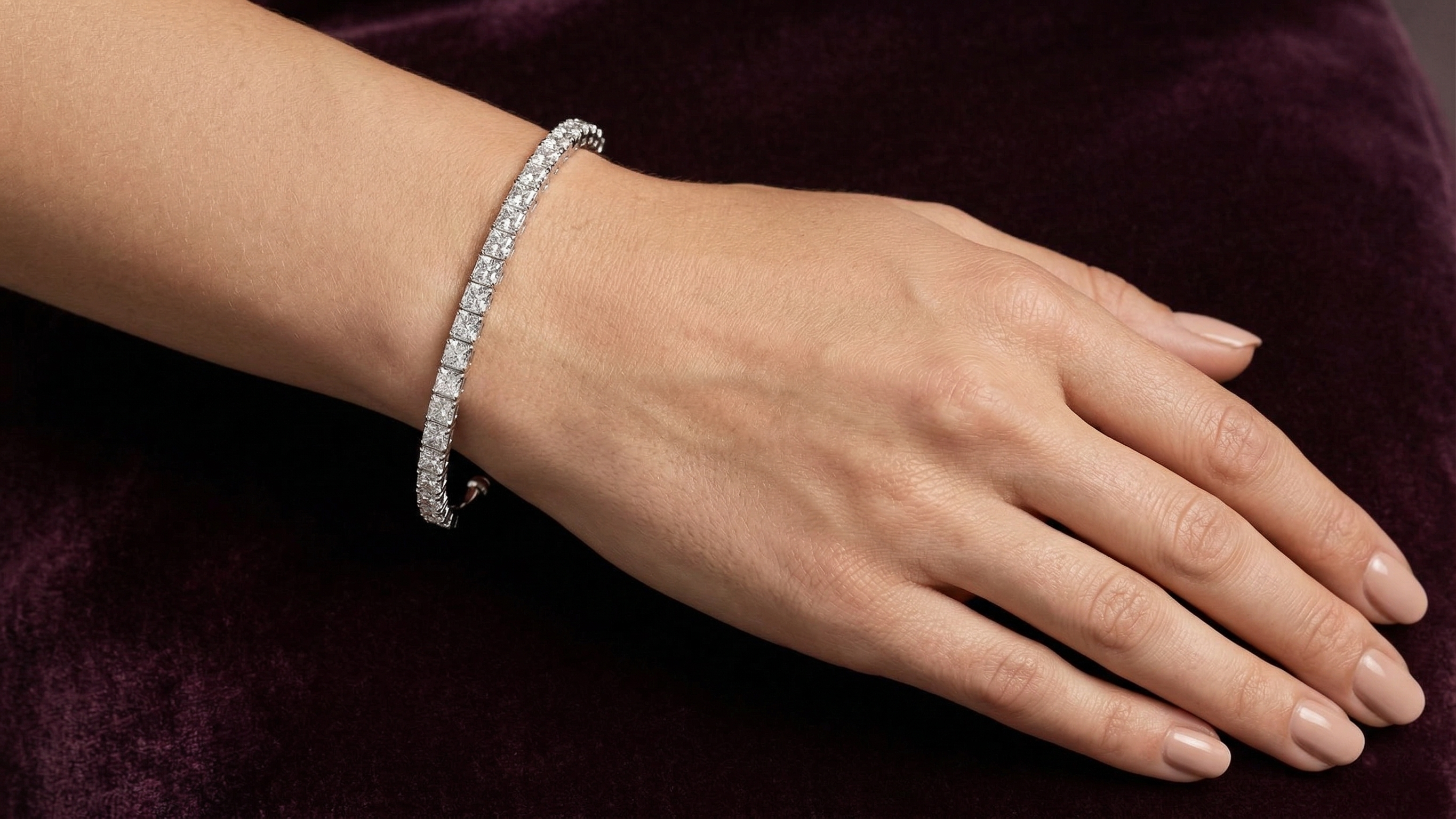 Round Cut 925 Sterling Silver Classic Line Design Moissanite Diamond Tennis Bracelet